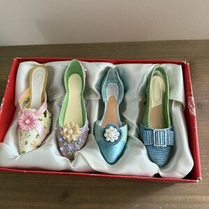 J C PENNEY CO LADIES SHOES VINTAGE THEMED CHRISTMAS ORNAMENT SET OF 4